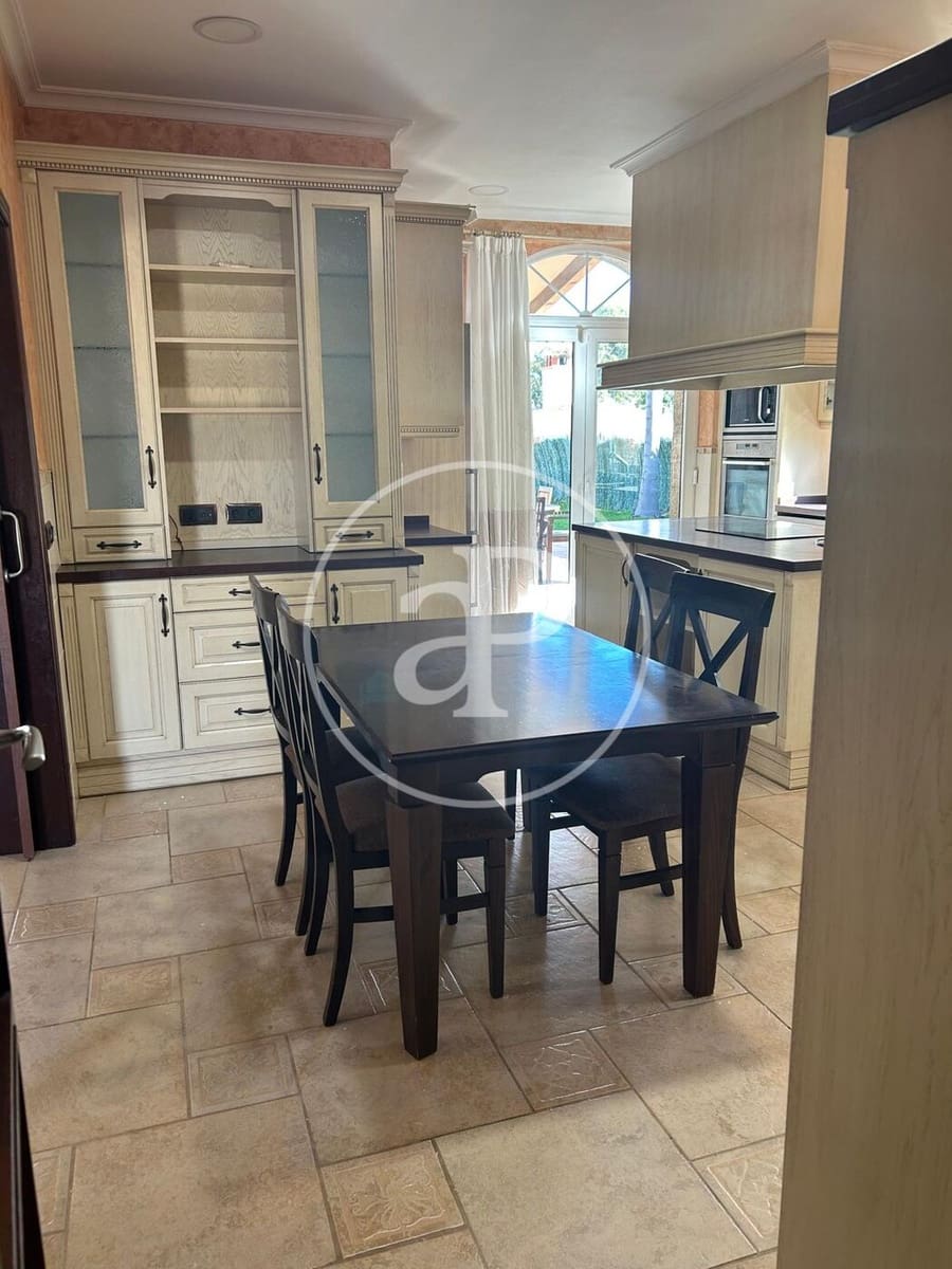 5 bedroom Villa for rent in L'Eliana with pool - € 3,800 (Ref: 9431132)