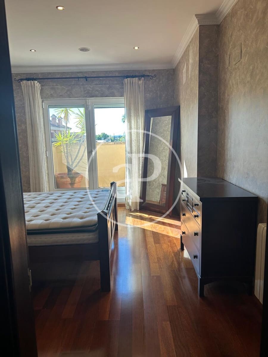 5 bedroom Villa for rent in L'Eliana with pool - € 3,800 (Ref: 9431132)