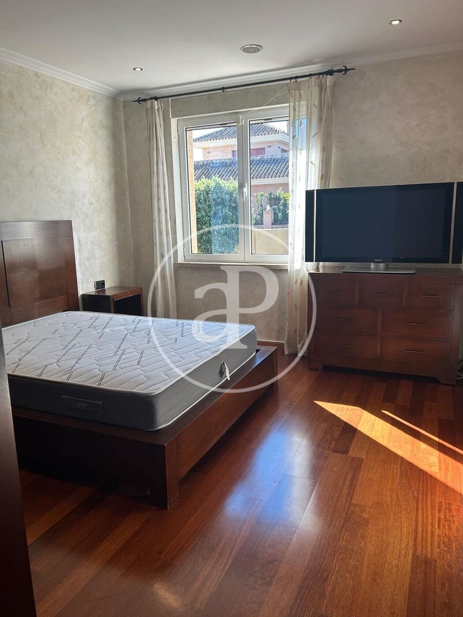 5 bedroom Villa for rent in L'Eliana with pool - € 3,800 (Ref: 9431132)