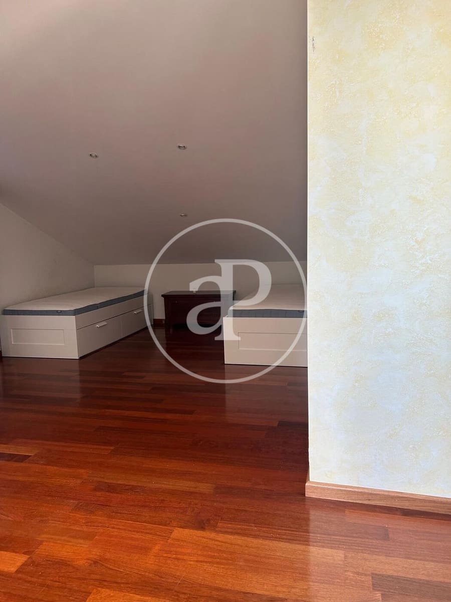 5 bedroom Villa for rent in L'Eliana with pool - € 3,800 (Ref: 9431132)