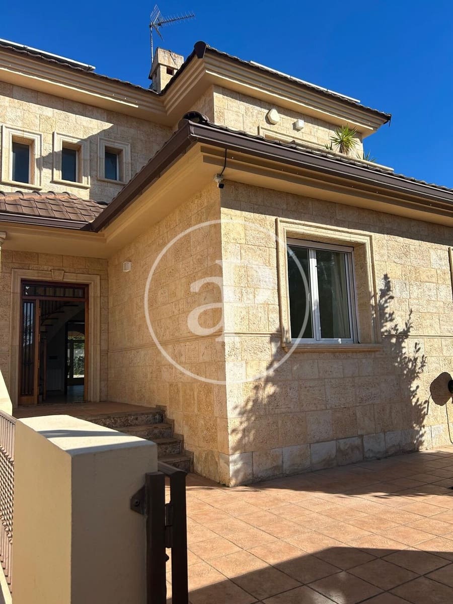 5 bedroom Villa for rent in L'Eliana with pool - € 3,800 (Ref: 9431132)