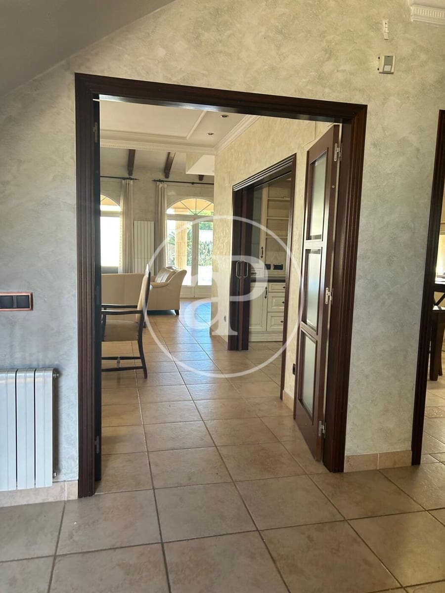 5 bedroom Villa for rent in L'Eliana with pool - € 3,800 (Ref: 9431132)