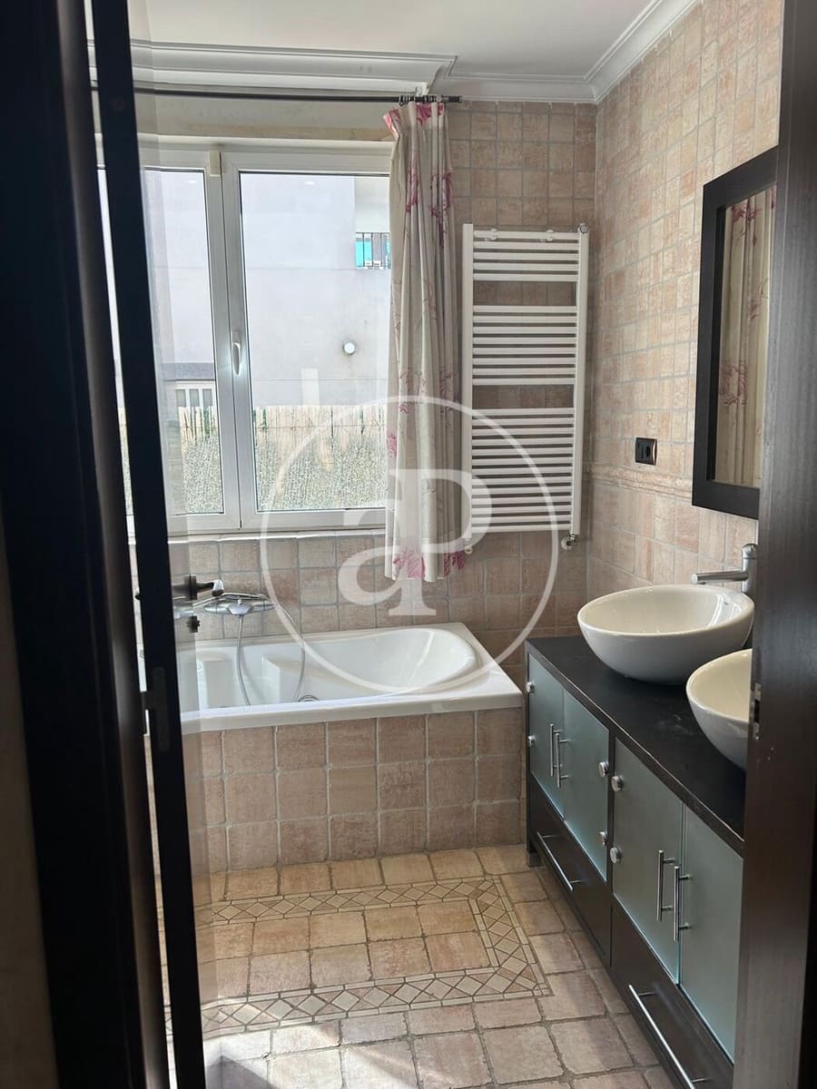 5 bedroom Villa for rent in L'Eliana with pool - € 3,800 (Ref: 9431132)