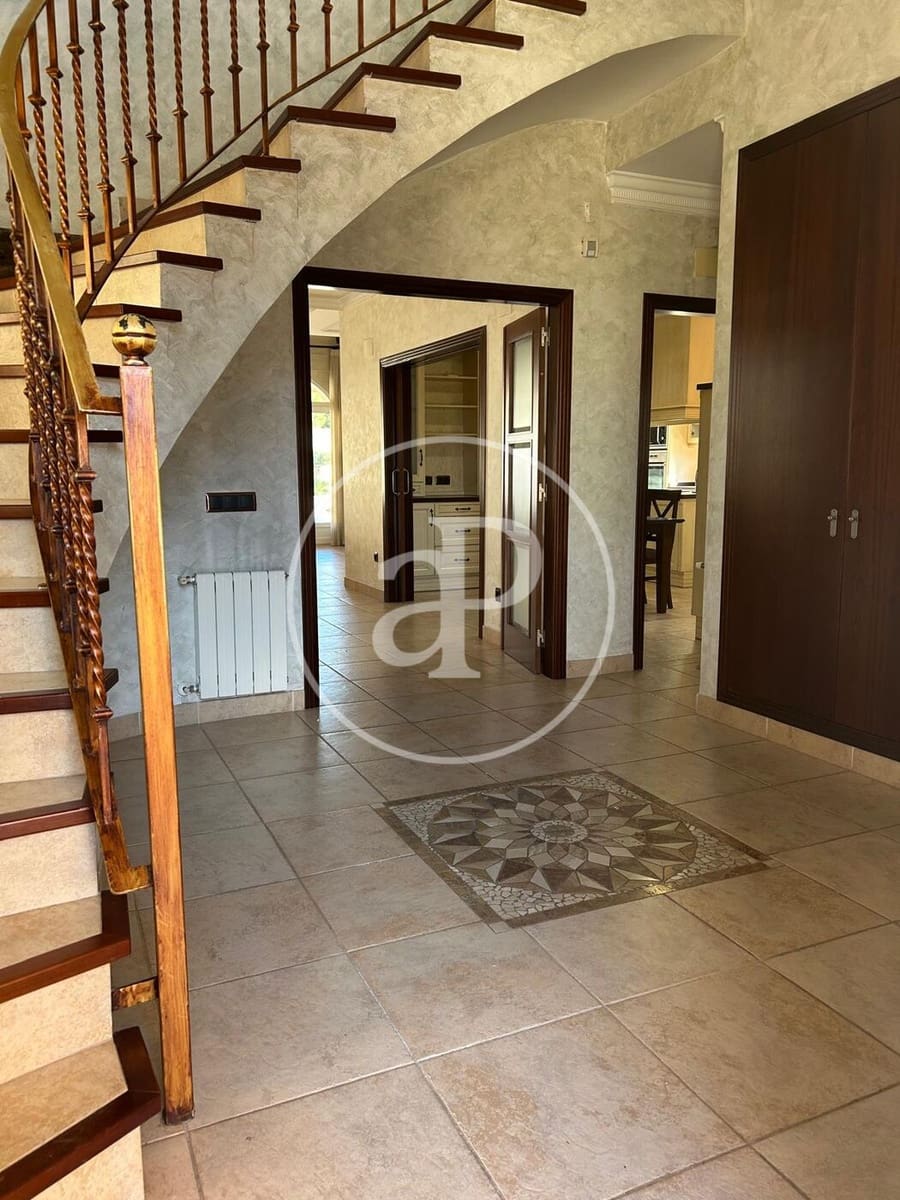 5 bedroom Villa for rent in L'Eliana with pool - € 3,800 (Ref: 9431132)