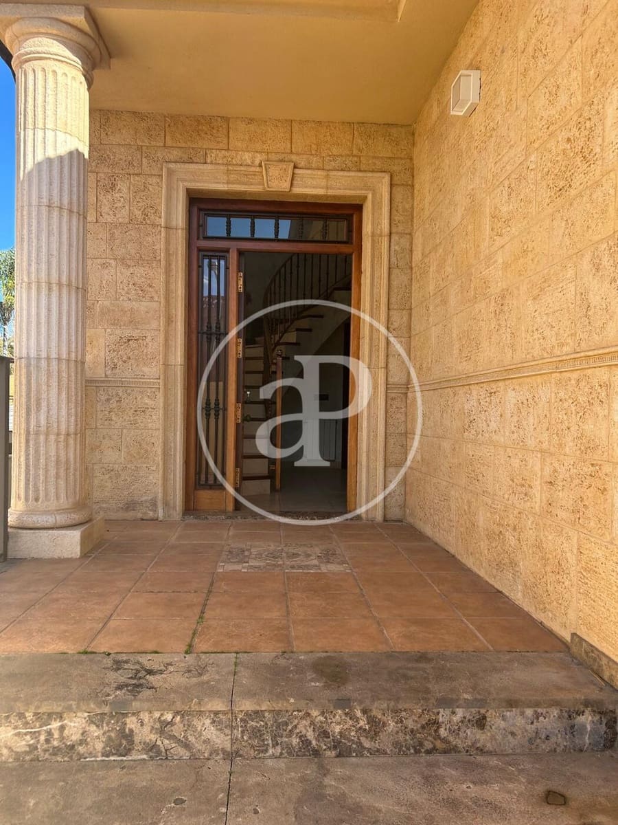 5 bedroom Villa for rent in L'Eliana with pool - € 3,800 (Ref: 9431132)