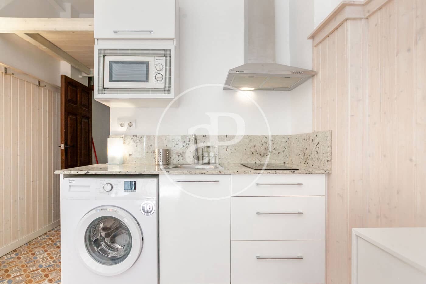 Villa te huur in Valencia stad - € 1.000 (Ref: 9431134)