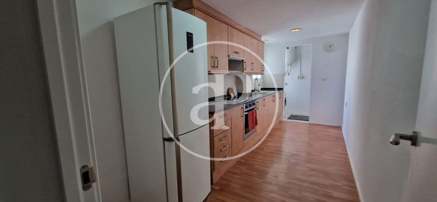 4 bedroom Apartment for rent in Paterna - € 1,200 (Ref: 9433610)