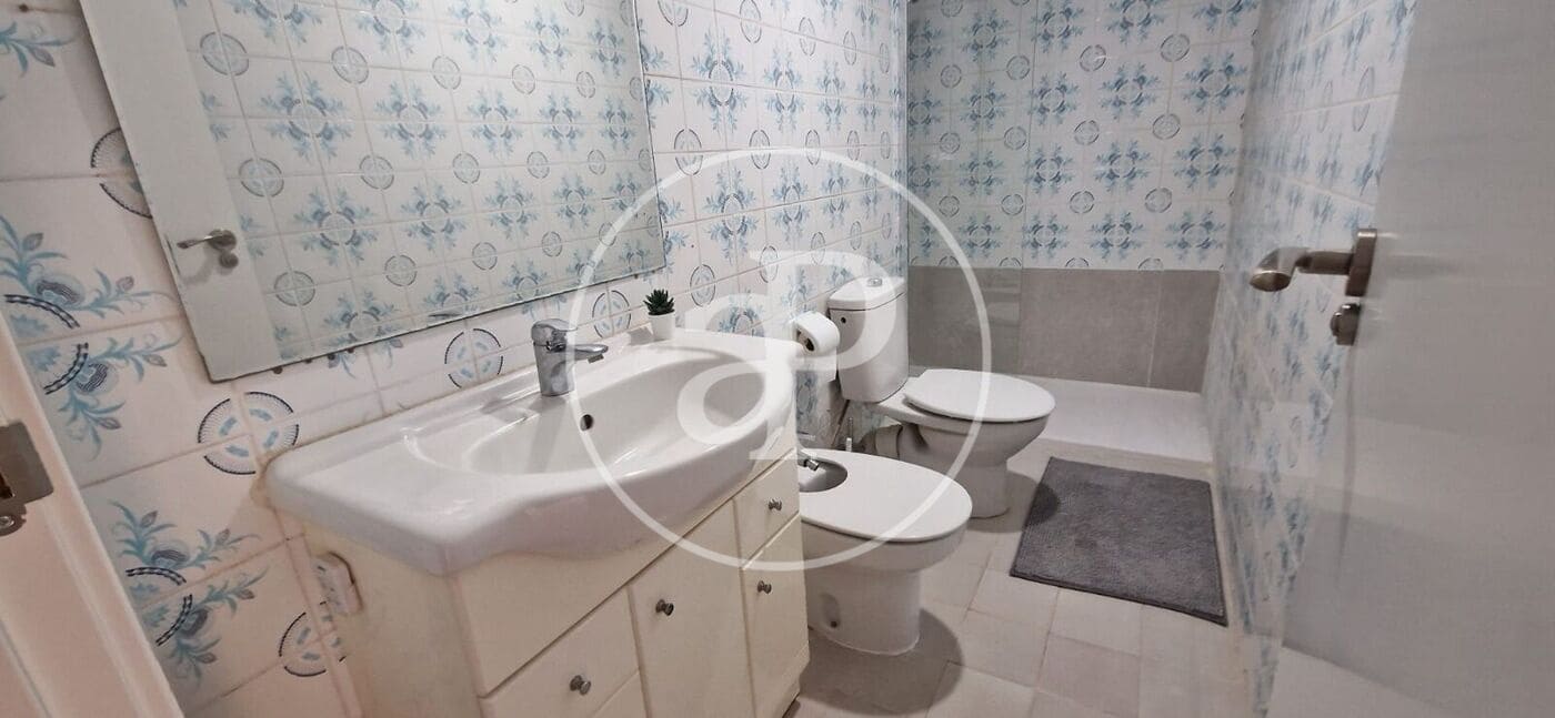 4 bedroom Apartment for rent in Paterna - € 1,200 (Ref: 9433610)