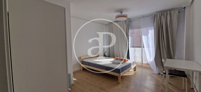 4 bedroom Apartment for rent in Santa Rita, Paterna - € 1,200 (Ref: 9433610)