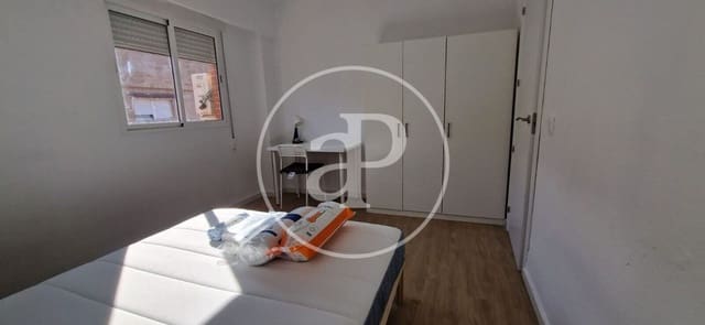 4 bedroom Apartment for rent in Santa Rita, Paterna - € 1,200 (Ref: 9433610)
