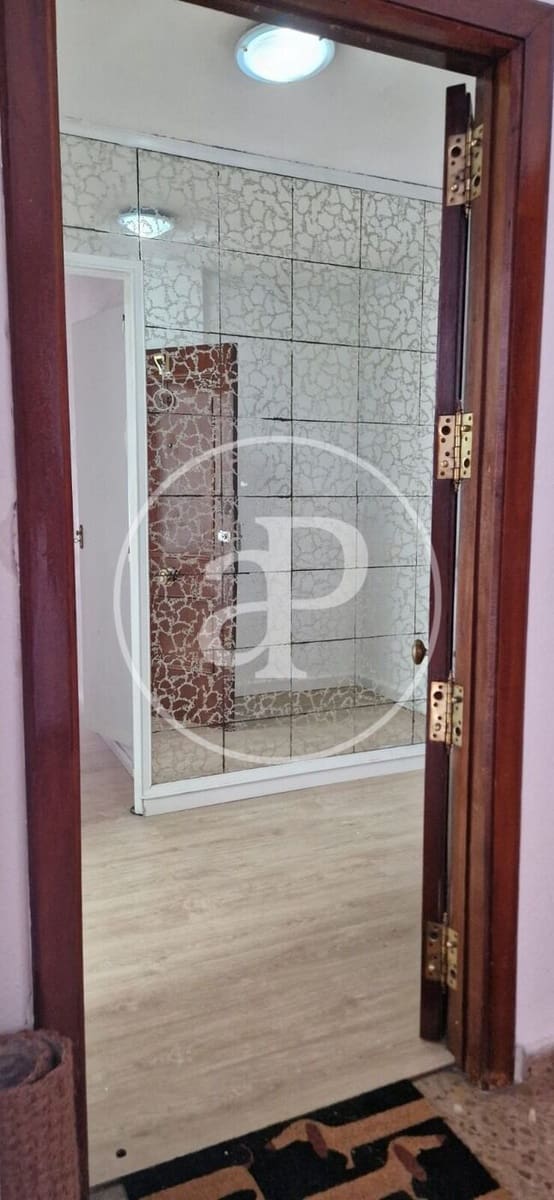 4 bedroom Apartment for rent in Paterna - € 1,200 (Ref: 9433610)