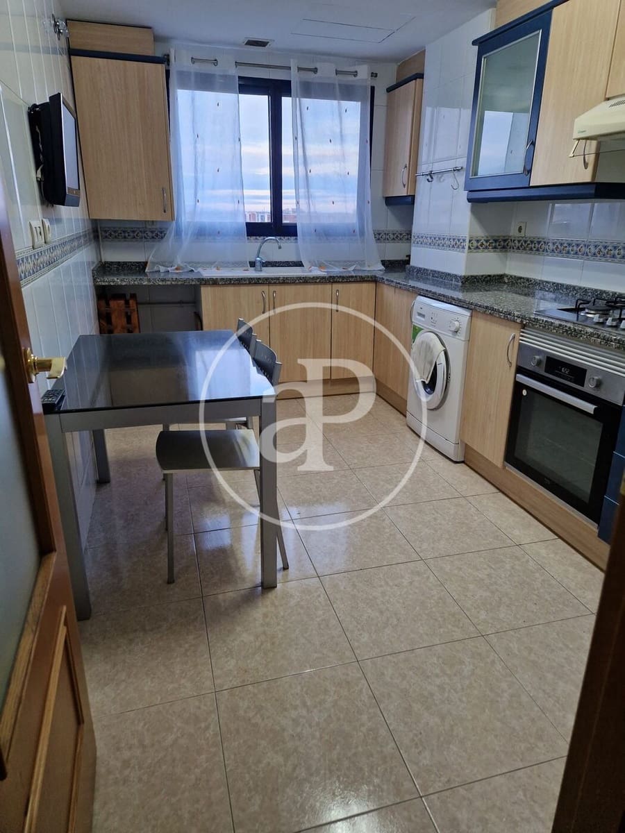 2 bedroom Apartment for rent in La Torre - € 1,300 (Ref: 9433612)