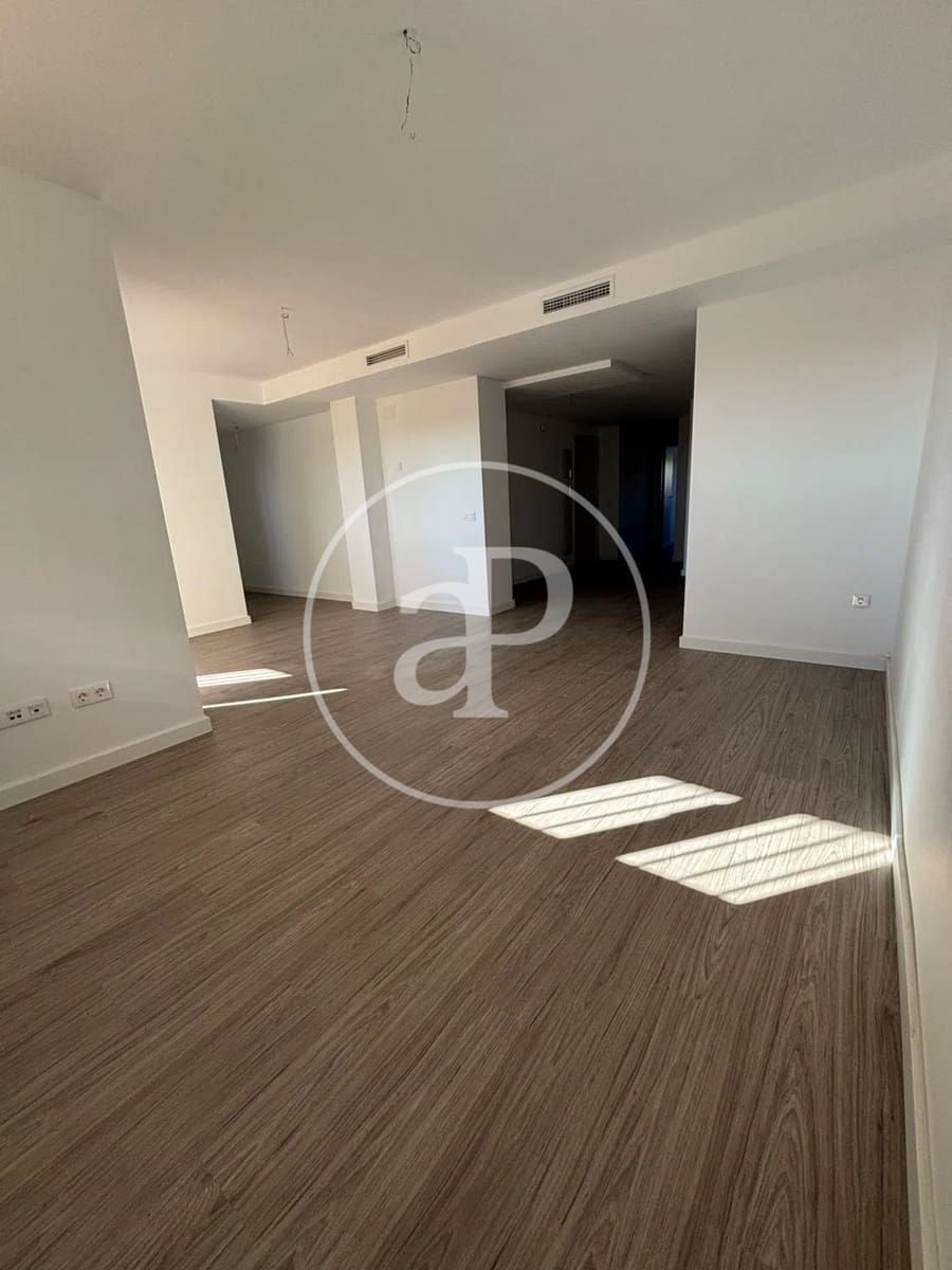 3 quarto Apartamento para arrendar em La Pobla de Vallbona - 1 200 € (Ref: 9433619)