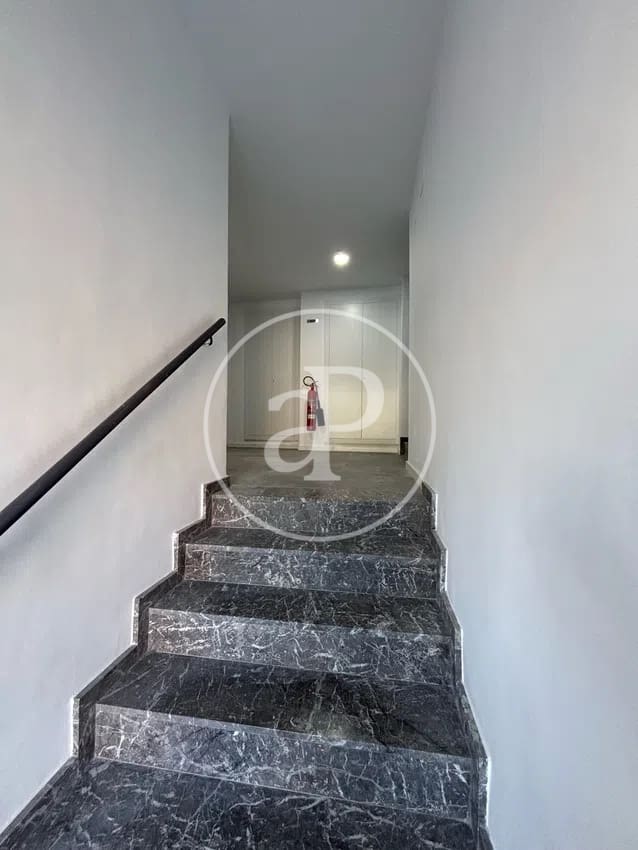 3 quarto Apartamento para arrendar em La Pobla de Vallbona - 1 200 € (Ref: 9433619)