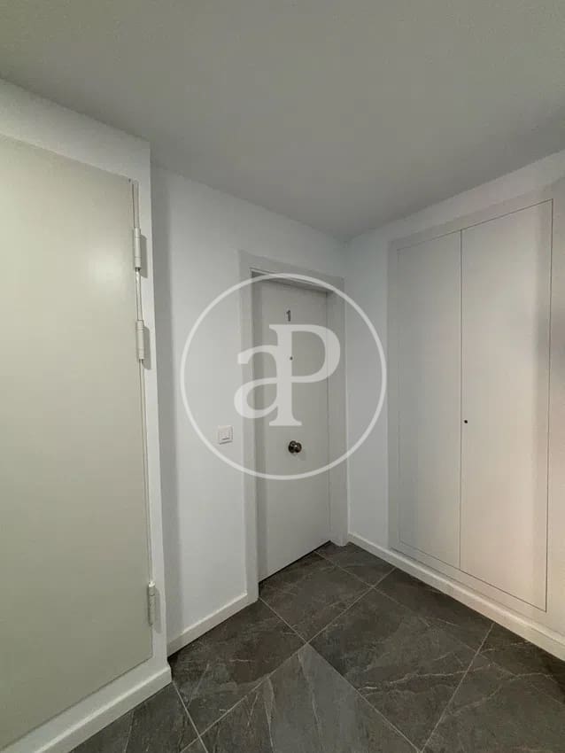 3 quarto Apartamento para arrendar em La Pobla de Vallbona - 1 200 € (Ref: 9433619)