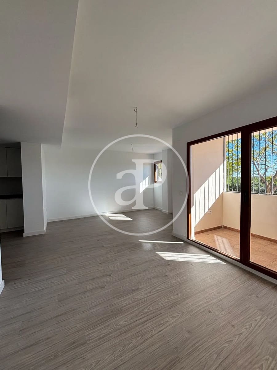 3 quarto Apartamento para arrendar em La Pobla de Vallbona - 1 200 € (Ref: 9433619)