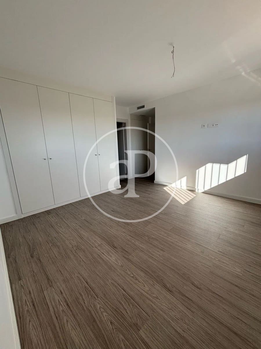 3 quarto Apartamento para arrendar em La Pobla de Vallbona - 1 200 € (Ref: 9433619)