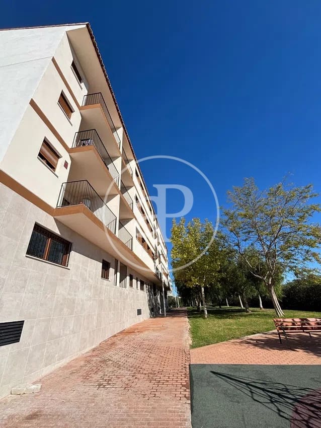 3 quarto Apartamento para arrendar em La Pobla de Vallbona - 1 200 € (Ref: 9433619)