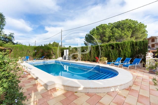 8 bedroom Villa for sale in Serra with pool - € 700,000 (Ref: 9437501)