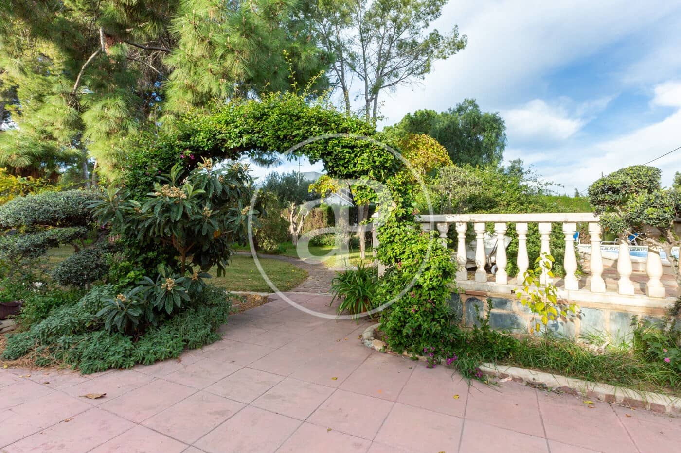 8 slaapkamer Villa te koop in Serra met zwembad - € 700.000 (Ref: 9437501)