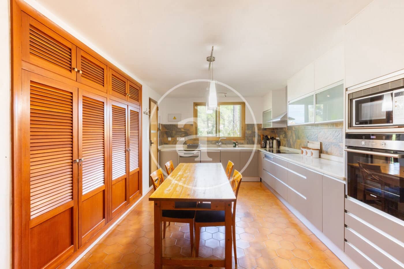 8 slaapkamer Villa te koop in Serra met zwembad - € 700.000 (Ref: 9437501)