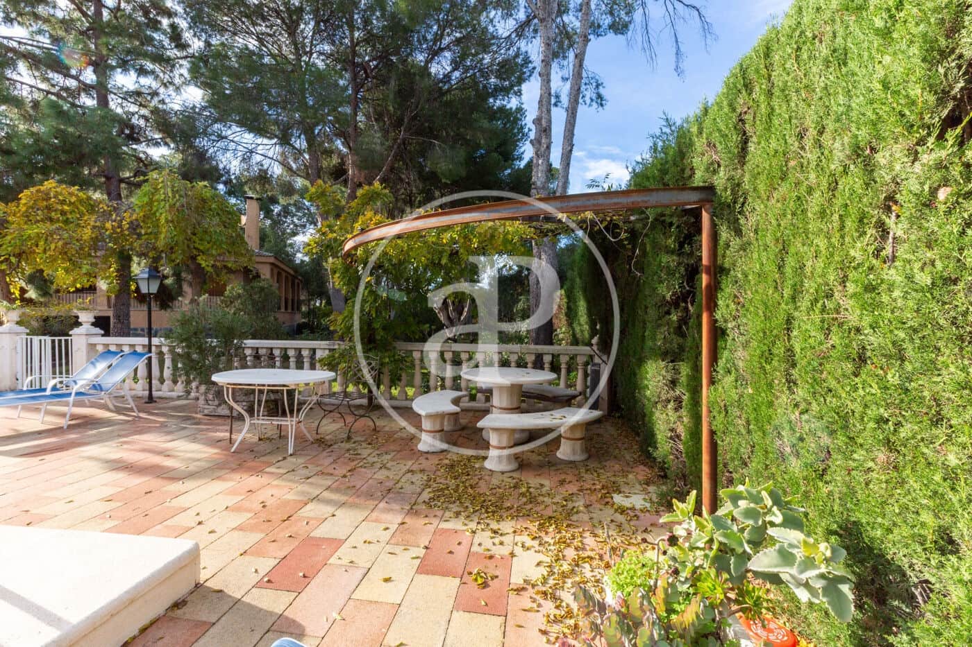 8 slaapkamer Villa te koop in Serra met zwembad - € 700.000 (Ref: 9437501)