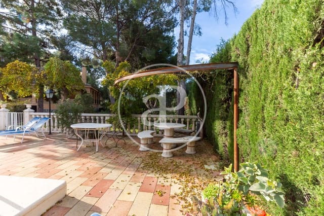 8 bedroom Villa for sale in Serra with pool - € 700,000 (Ref: 9437501)