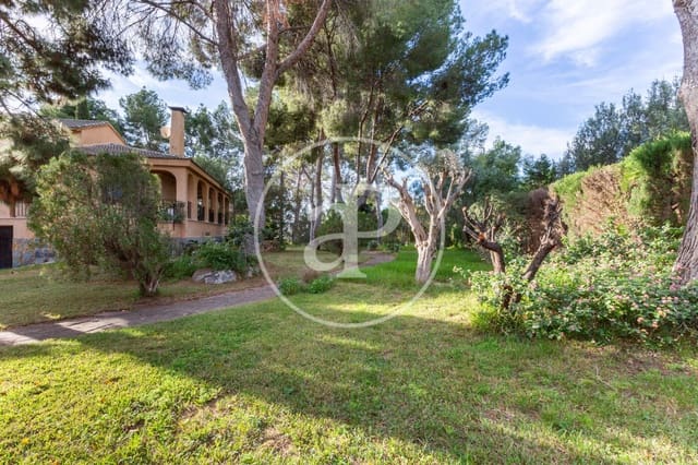 8 bedroom Villa for sale in Serra with pool - € 700,000 (Ref: 9437501)