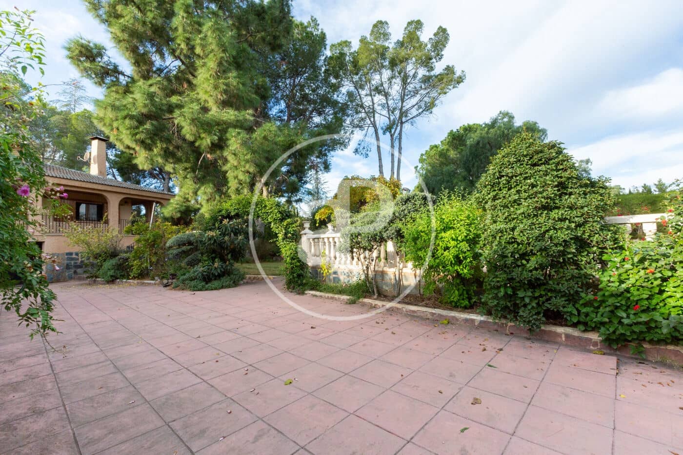 8 slaapkamer Villa te koop in Serra met zwembad - € 700.000 (Ref: 9437501)