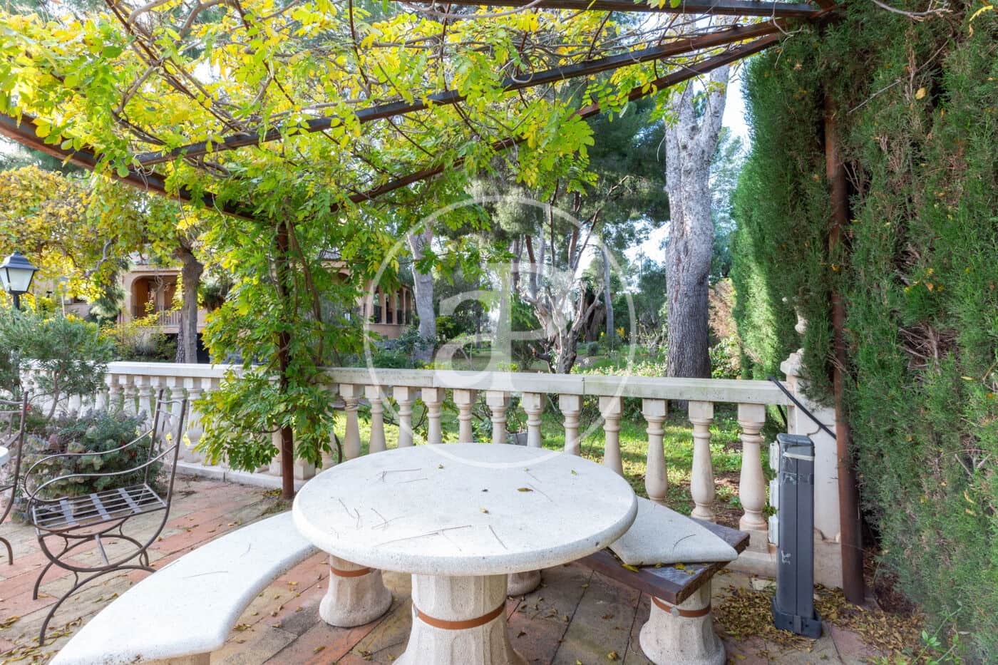 8 slaapkamer Villa te koop in Serra met zwembad - € 700.000 (Ref: 9437501)