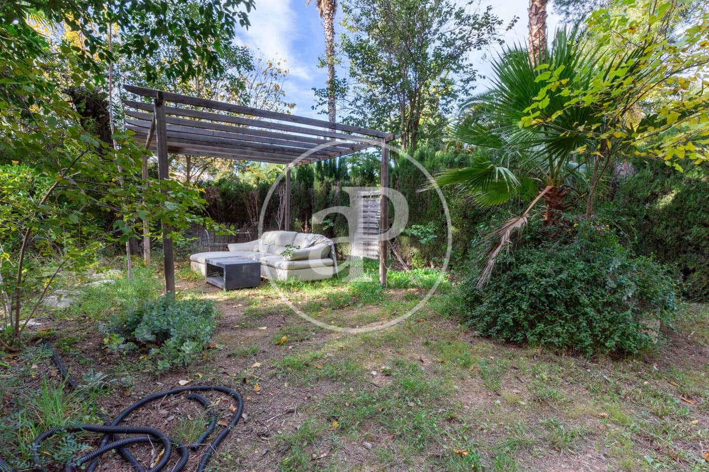 8 slaapkamer Villa te koop in Serra met zwembad - € 700.000 (Ref: 9437501)