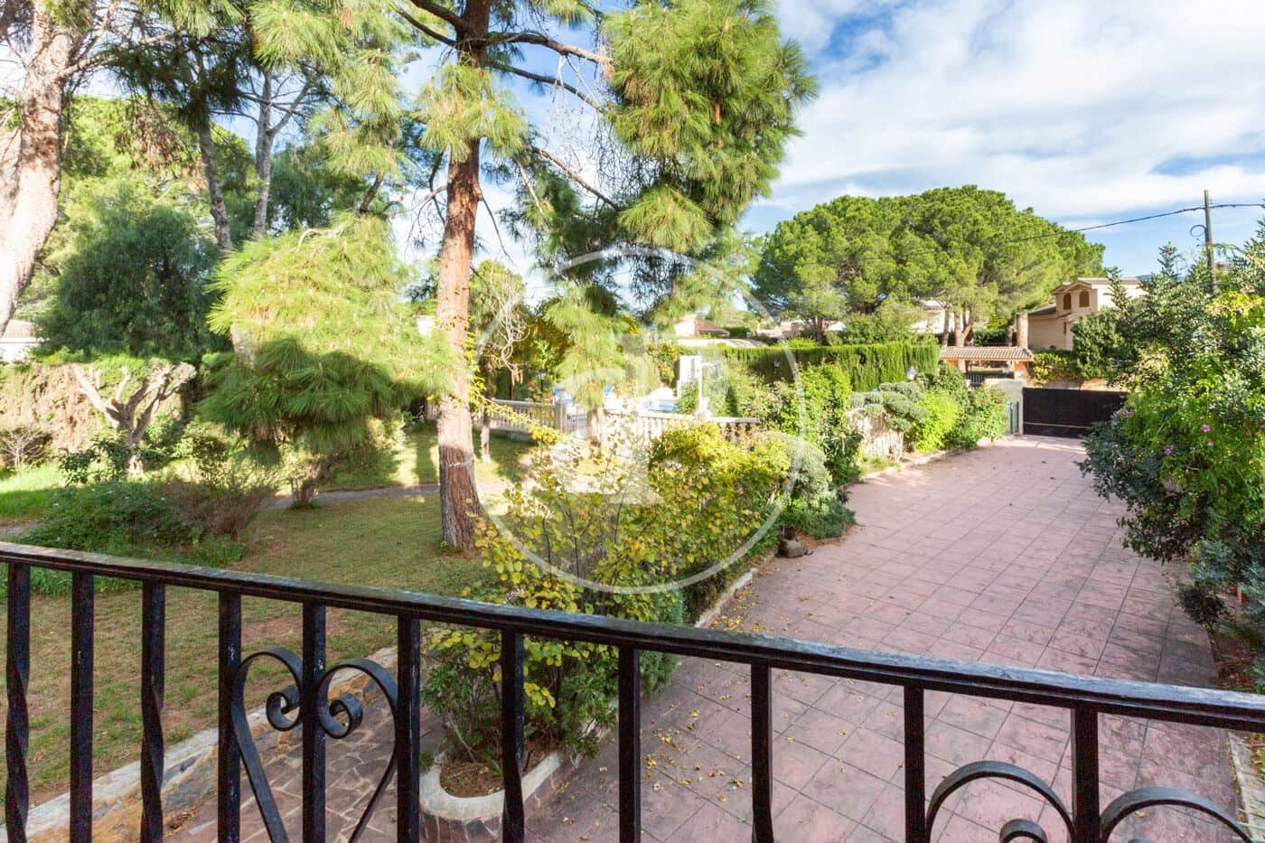 8 slaapkamer Villa te koop in Serra met zwembad - € 700.000 (Ref: 9437501)