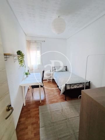 3 bedroom Apartment for rent in La Malva-Rosa, Valencia city - € 1,800 (Ref: 9437503)