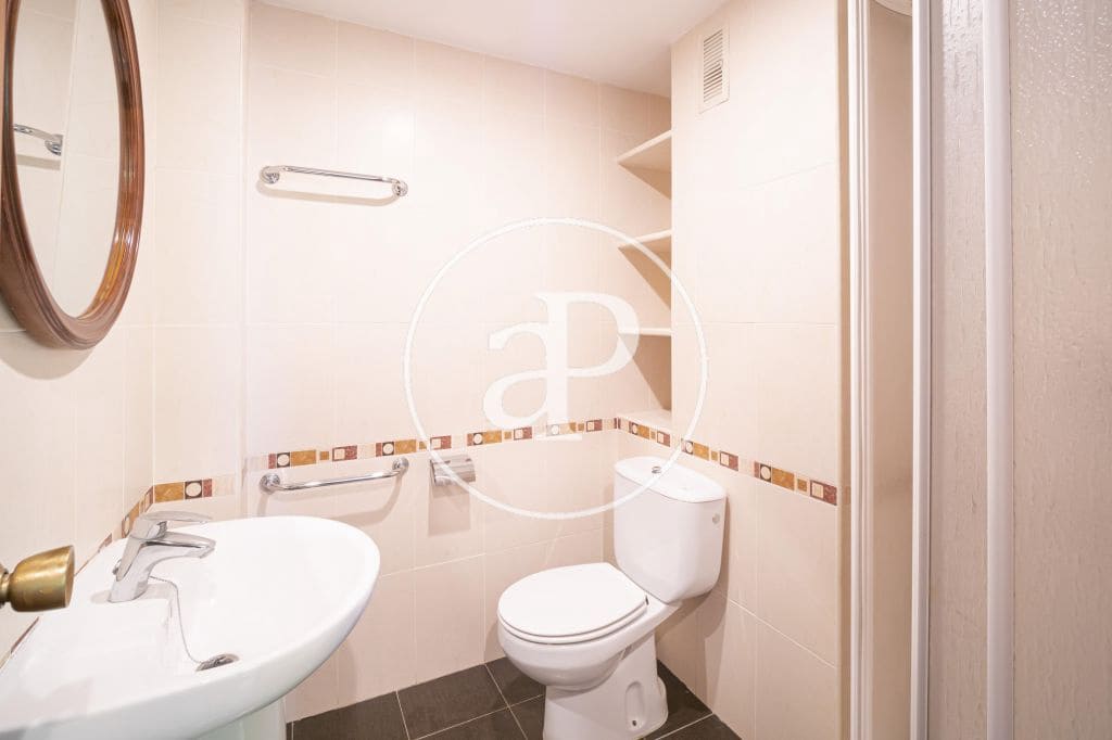 4 makuuhuone Huoneisto vuokrattavana paikassa Valencia kaupunki - 1 600 € (Ref: 9437506)