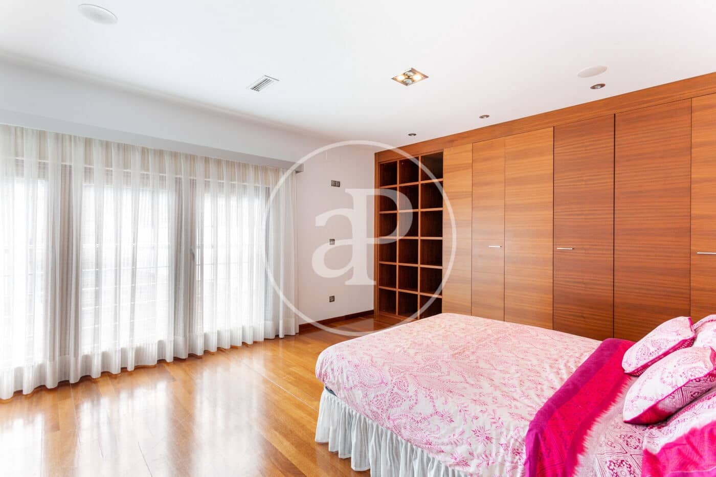 5 bedroom Villa for rent in Pucol with pool - € 5,500 (Ref: 9440609)