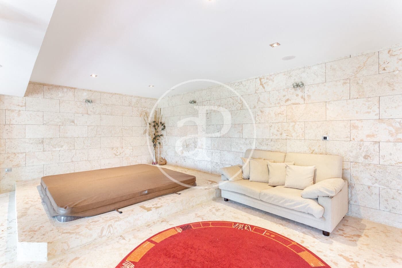 5 bedroom Villa for rent in Pucol with pool - € 5,500 (Ref: 9440609)