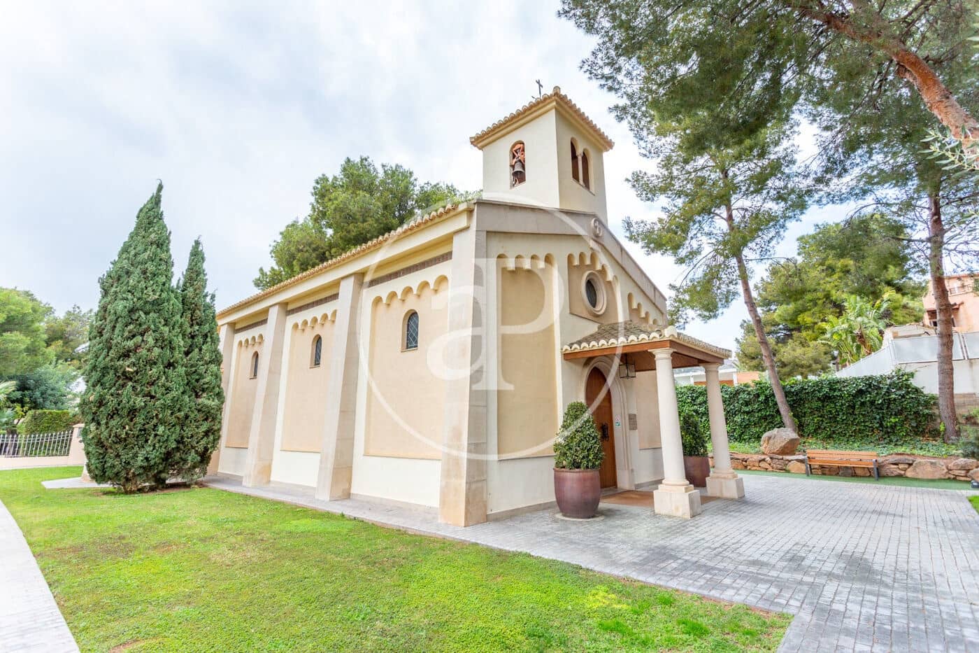 5 bedroom Villa for rent in Pucol with pool - € 5,500 (Ref: 9440609)