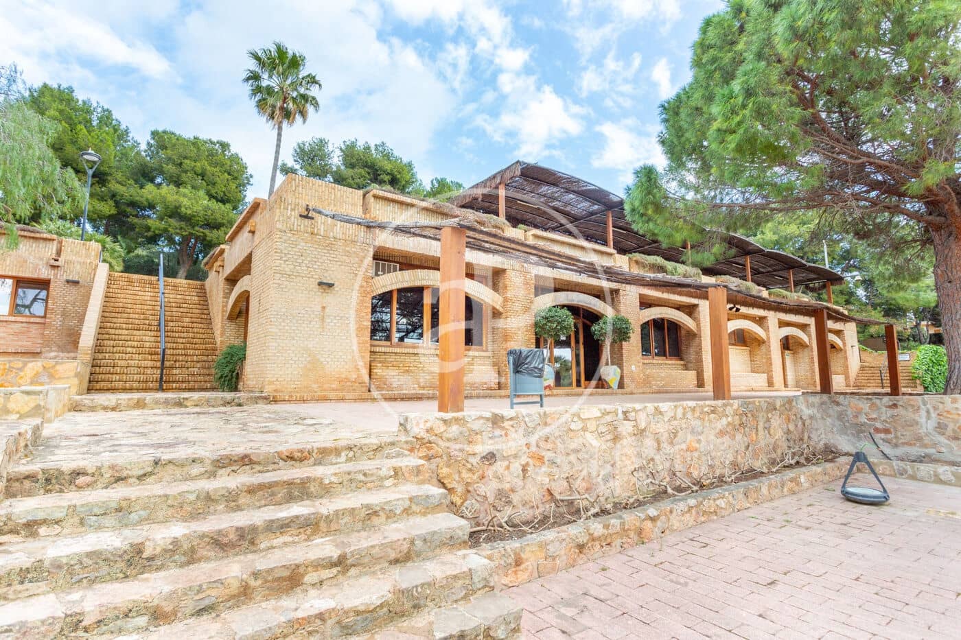 5 bedroom Villa for rent in Pucol with pool - € 5,500 (Ref: 9440609)