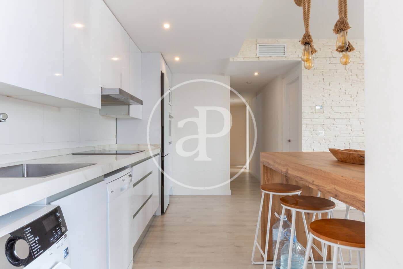 Appartement de 3 chambres à louer à Valence ville avec piscine - 2 000 € (Ref: 9451099)