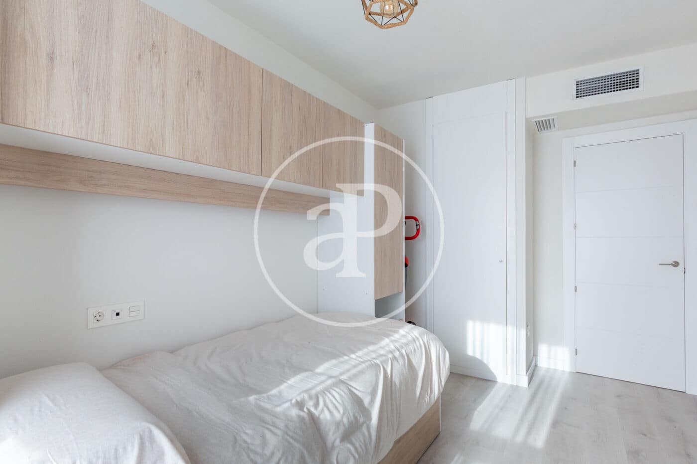 Appartement de 3 chambres à louer à Valence ville avec piscine - 2 000 € (Ref: 9451099)