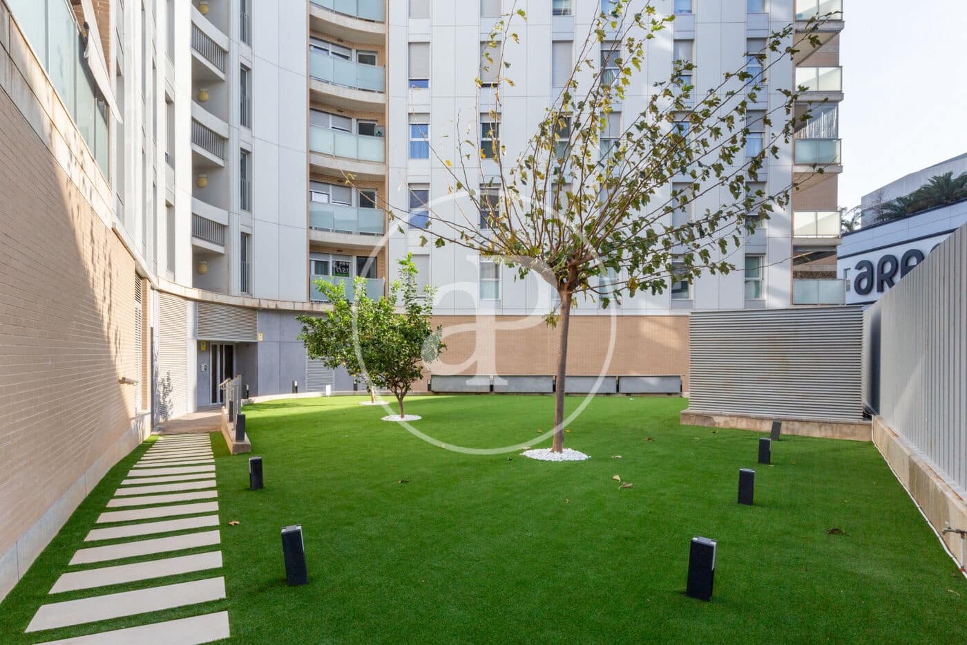 Appartement de 3 chambres à louer à Valence ville avec piscine - 2 000 € (Ref: 9451099)