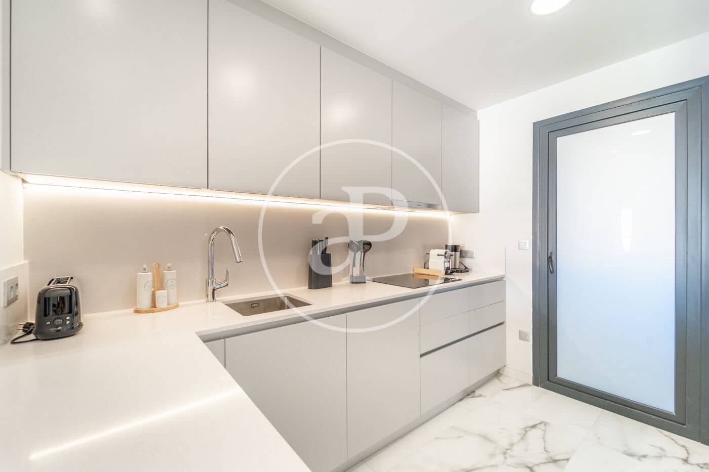 2 soveværelse Lejlighed til salg i Benidorm med swimmingpool - € 795.000 (Ref: 9451101)