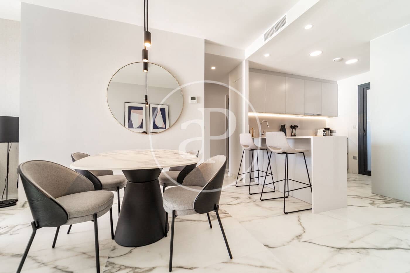 2 soveværelse Lejlighed til salg i Benidorm med swimmingpool - € 795.000 (Ref: 9451101)