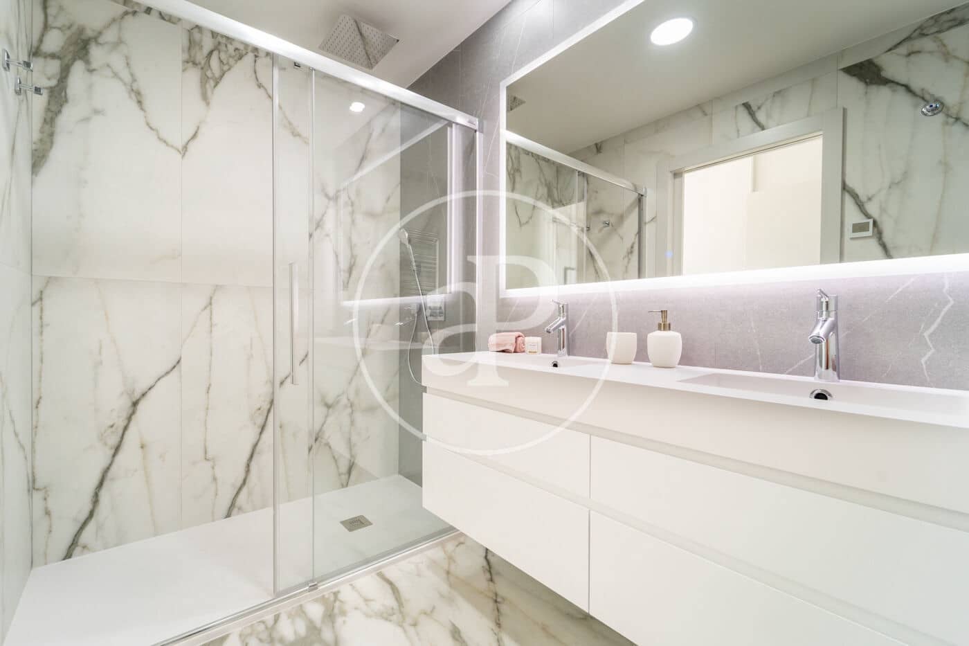 2 soveværelse Lejlighed til salg i Benidorm med swimmingpool - € 795.000 (Ref: 9451101)