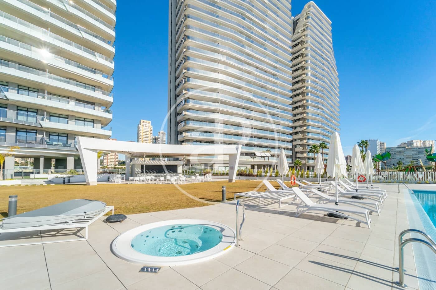 2 soveværelse Lejlighed til salg i Benidorm med swimmingpool - € 795.000 (Ref: 9451101)