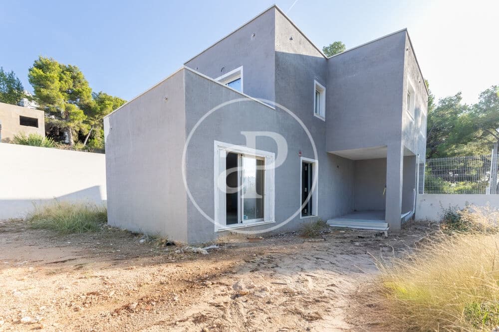3 slaapkamer Villa te koop in Chiva - € 290.000 (Ref: 9456355)