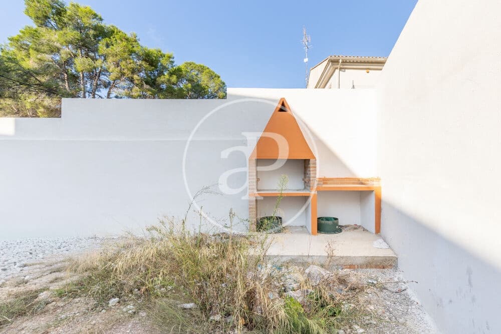 3 slaapkamer Villa te koop in Chiva - € 290.000 (Ref: 9456355)
