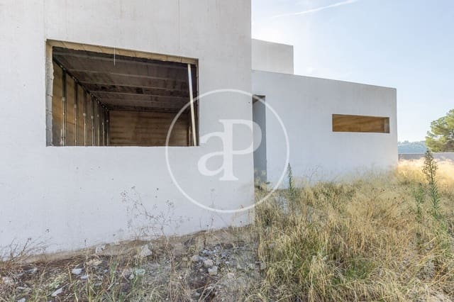 4 sovrum Villa till salu i Chiva - 280 000 € (Ref: 9456356)