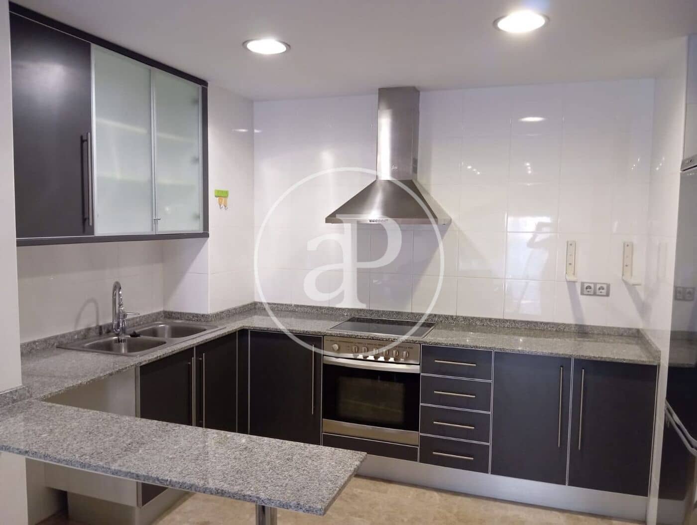 Appartement de 2 chambres à louer à Paterna avec piscine - 1 100 € (Ref: 9462446)