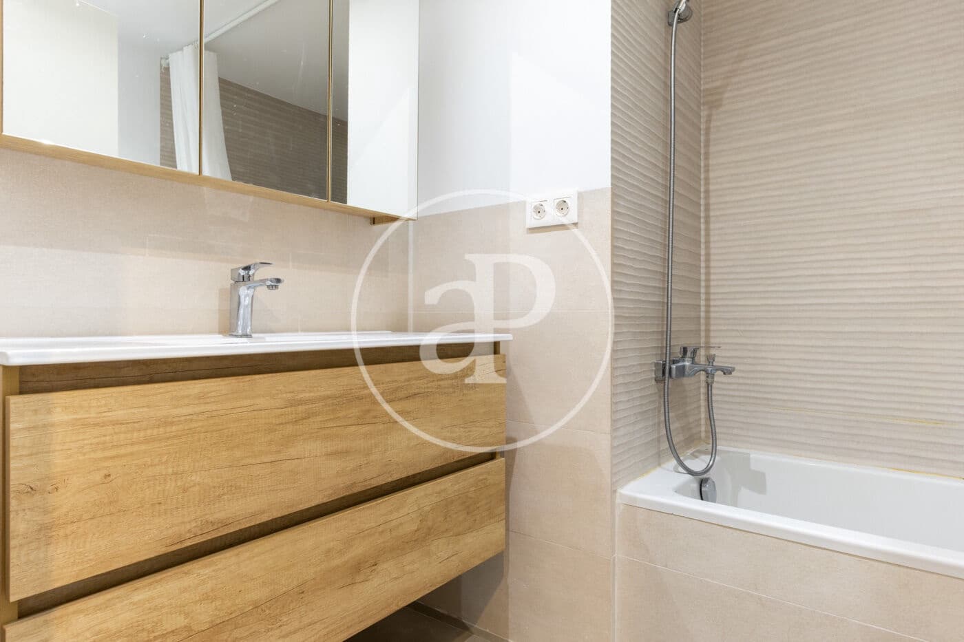 3 bedroom Apartment for rent in Valencia city - € 1,700 (Ref: 9462448)